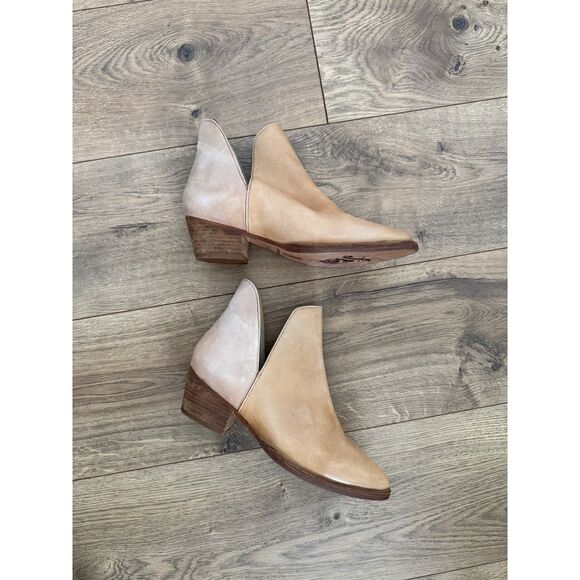 FREE PEOPLE 37 womens Charm Double V Ankle Boots Leather tan Pointed toe bootie - Picture 4 of 10